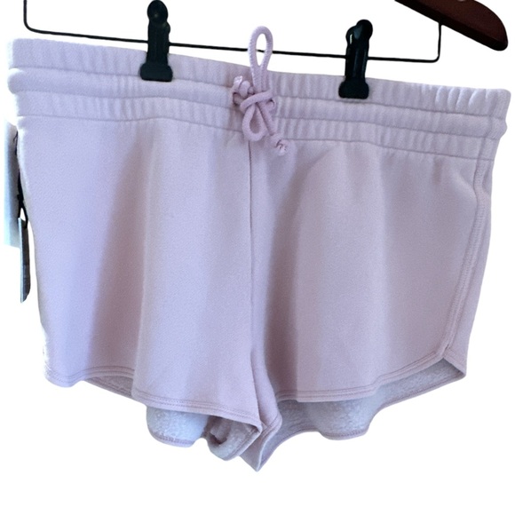 Aritzia Sweatfleece women’s short, size medium in Dusty Pink - Picture 2 of 4